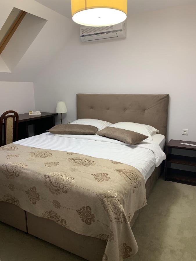 Vila Palace Caransebeş Zewnętrze zdjęcie