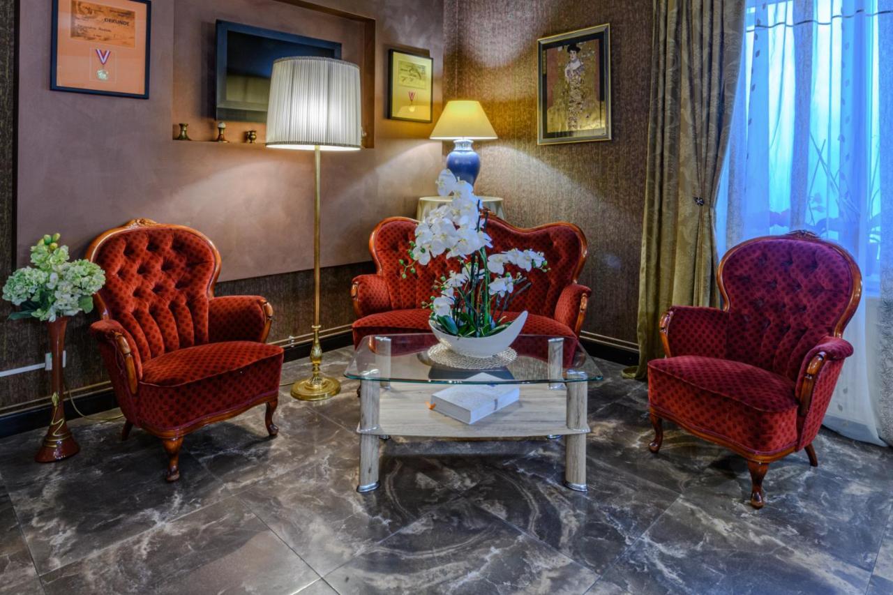Vila Palace Caransebeş Zewnętrze zdjęcie