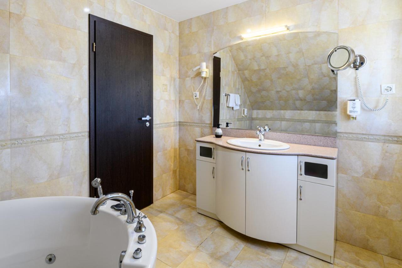 Vila Palace Caransebeş Zewnętrze zdjęcie